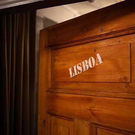 Two Wheels Hotel Riga Bagian luar foto