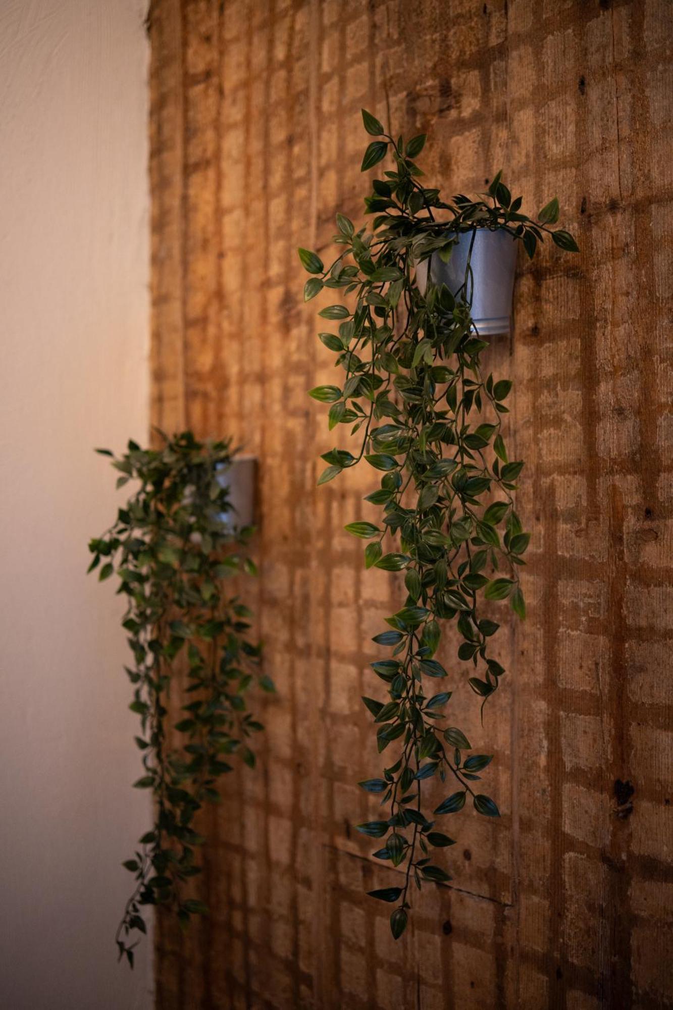 Two Wheels Hotel Riga Bagian luar foto