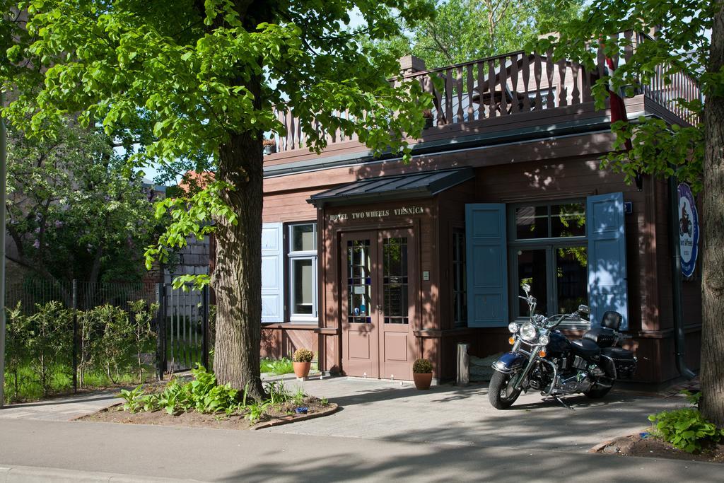 Two Wheels Hotel Riga Ruang foto